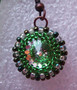 Zeleně obšité swarovski krystaly - detail naušnice